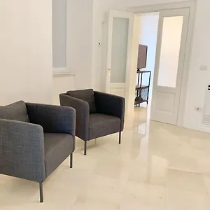 Federiciano White House - Center Apartment